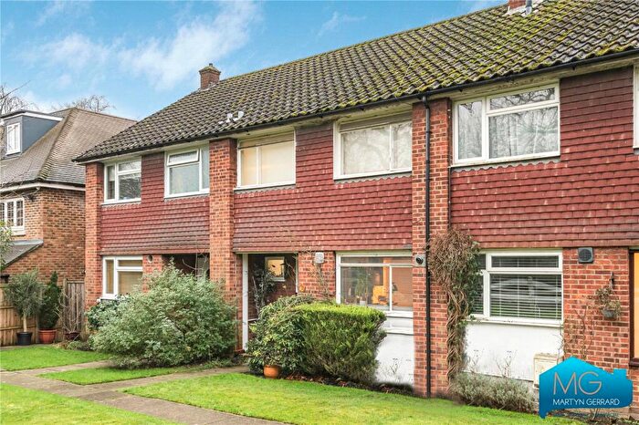 3 Bedroom Terraced House For Sale In Warwick Gardens, Barnet, EN5