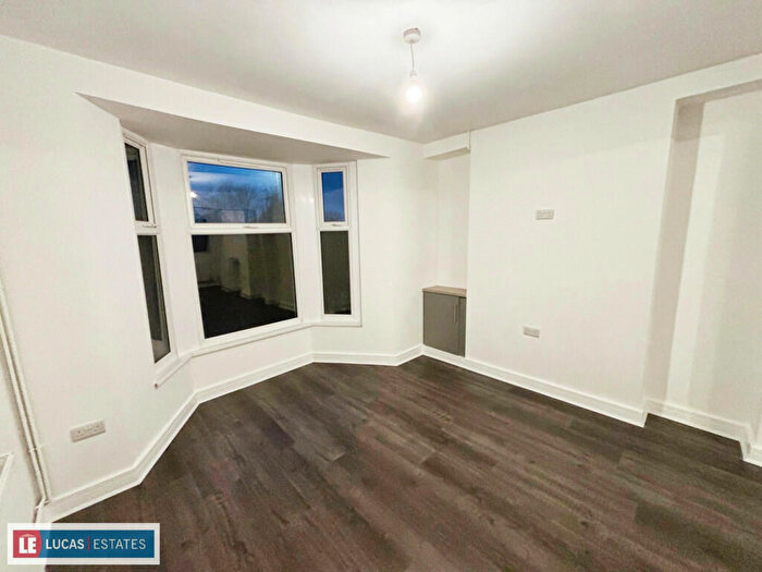 3 Bedroom Terraced House To Rent In Brynavon Terrace, Hengoed, CF82