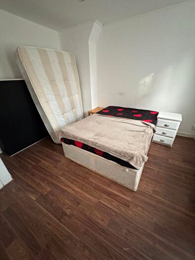 2 Bedroom Flat To Rent In Addison Way, London, NW11