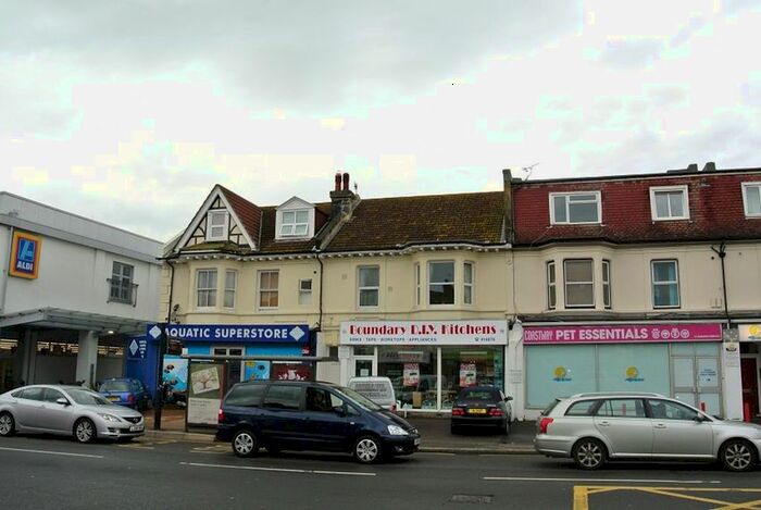 2 Bedroom Flat To Rent In Carlton Terrace, Portslade, Brighton, BN41