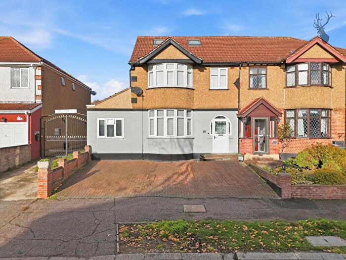 4 Bedroom House To Rent In Dale View Crescent, London, E4