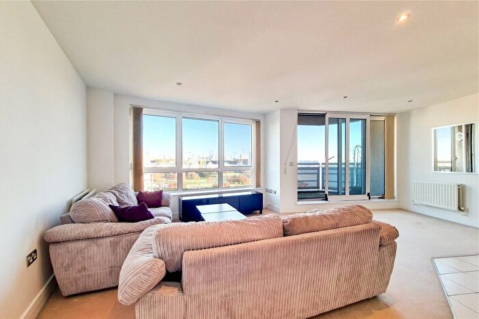 2 Bedroom Flat To Rent In Wards Wharf Approach, Silvertown, E16