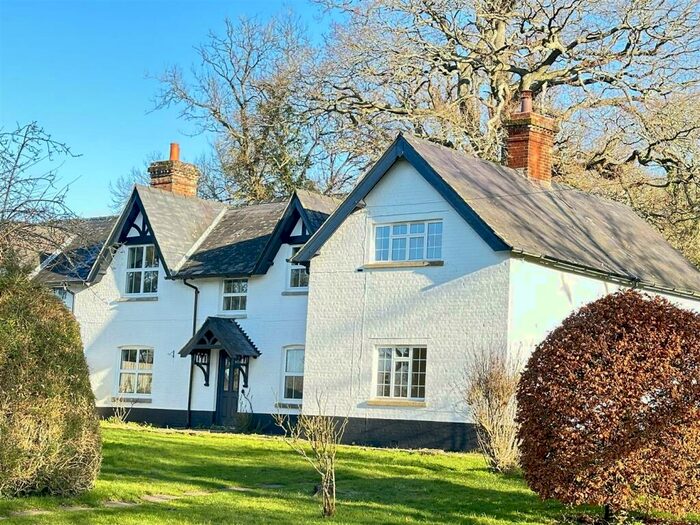 4 Bedroom Country House To Rent In Shute End, Salisbury, Alderbury, SP5