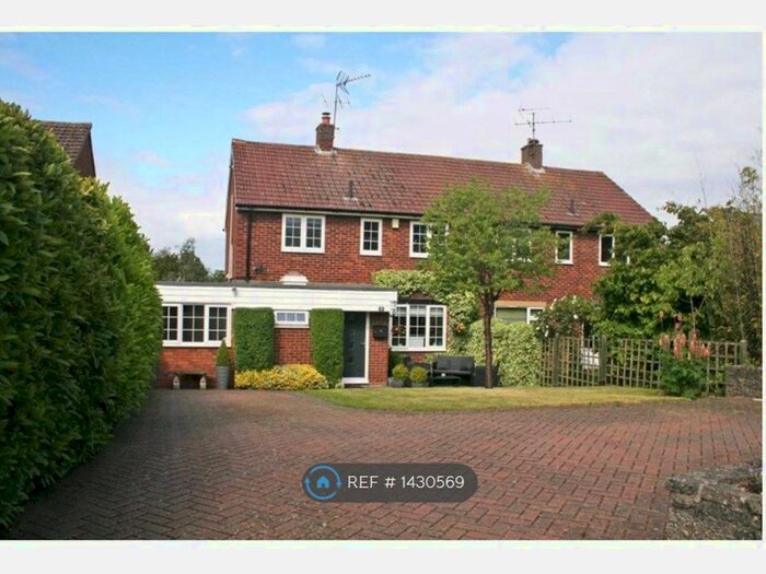 4 Bedroom Semi-Detached House To Rent In Glebe Road, Welwyn, AL6