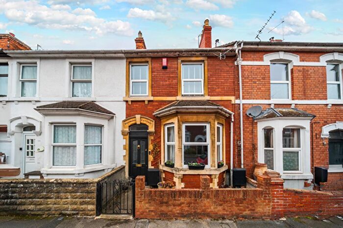 3 Bedroom Terraced House For Sale In Hythe Road, Swindon, SN1