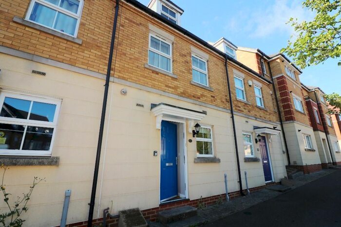 3 Bedroom Town House To Rent In Brigadier Gardens, Repton Park, Ashford, TN23