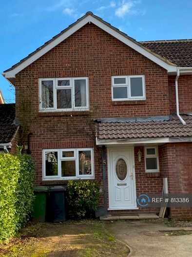 3 Bedroom Semi-Detached House To Rent In Bluebell Road, Lindford, Bordon, GU35