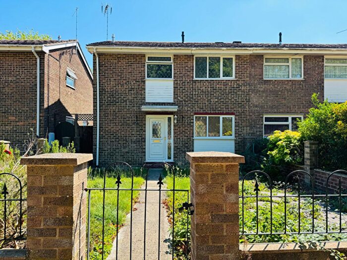 3 Bedroom Semi-Detached House To Rent In Ecklington, Swindon, SN3