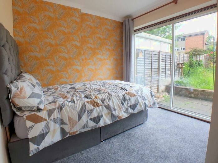 1 Bedroom Flat To Rent In Pine Walk, Birmingham, B31