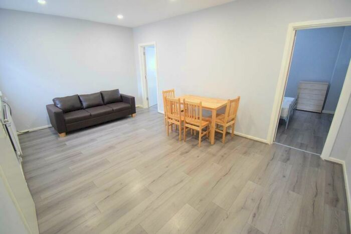 2 Bedroom Flat To Rent In Southwark Park Road, London, SE16