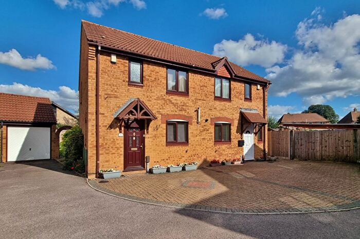 3 Bedroom Semi-detached House For Sale In Old Copse Road, Havant, PO9