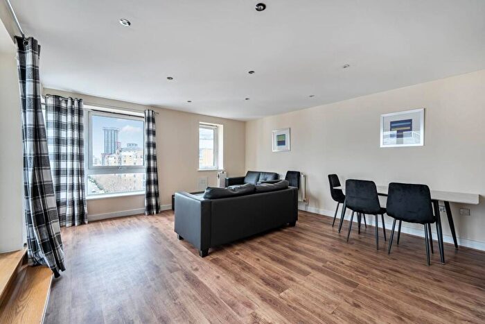2 Bedroom Maisonette To Rent In Newport Avenue, Canary Wharf, E14