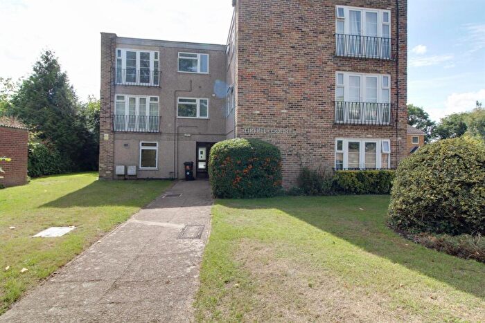 Apartment To Rent In Tiptree Drive, EN2