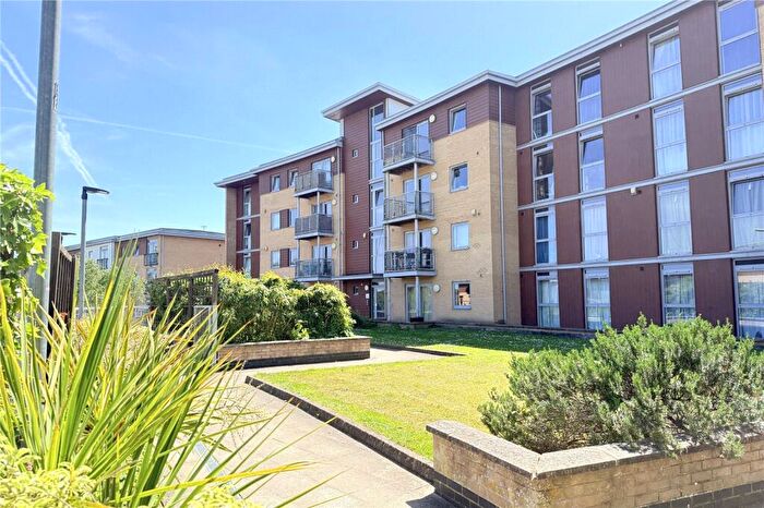 1 Bedroom Flat For Sale In Kelvin Gate, Bracknell, Berkshire, RG12
