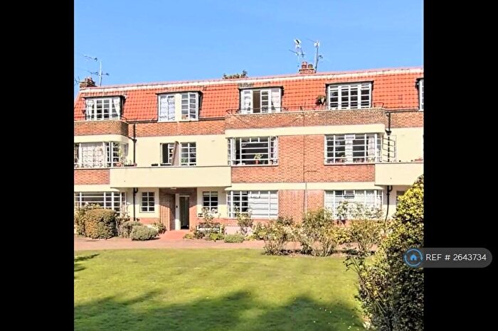3 Bedroom Flat To Rent In Clissold Court, London, N4