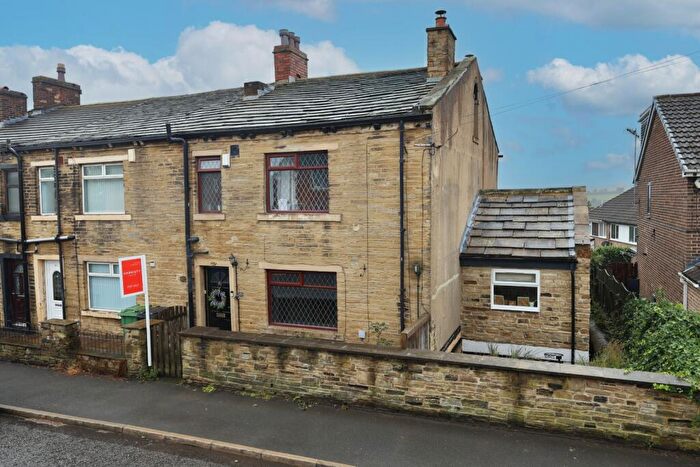 4 Bedroom End Of Terrace House For Sale In Roker Lane, Pudsey, West Yorkshire, LS28