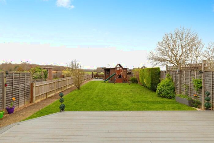 3 Bedroom Semi-Detached House For Sale In Two Oaks Drive, Welwyn, AL6