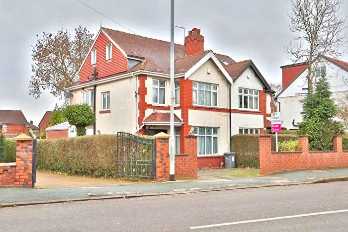 4 Bedroom Semi Detached House For Sale In Spen Lane, Leeds, LS16