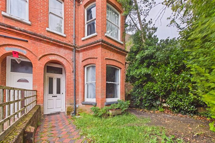 1 Bedroom Flat For Sale In Cambridge Road, Aldershot, Hampshire, GU11