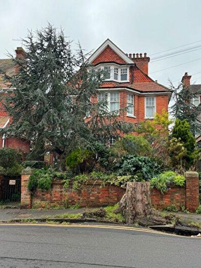 2 Bedroom Flat To Rent In Southfields Road, Eastbourne, BN21