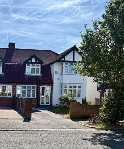 5 Bedroom Semi Detached House For Sale In Lynwood Avenue, Slough, SL3