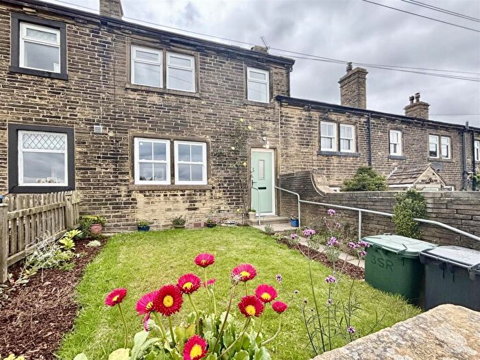 2 Bedroom Terraced House For Sale In School Ridge, Thornton, Bradford, BD13