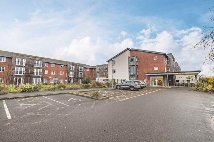 2 Bedroom Apartment For Sale In Forest Close, Wexham, Slough, SL2