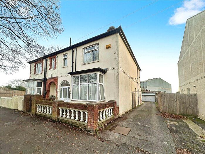 3 Bedroom Semi-Detached House For Sale In Southampton Road, Portsmouth, Hampshire, PO6