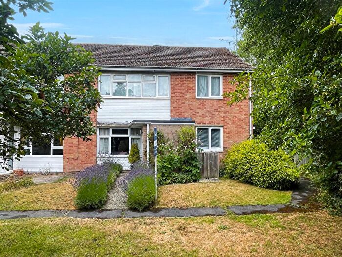 2 Bedroom Maisonette For Sale In Lea Road, Sonning Common, RG4