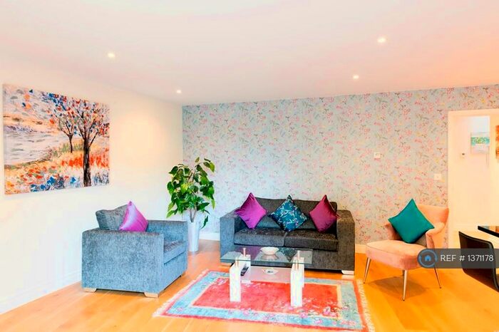 2 Bedroom Penthouse To Rent In Regents Terrace, Cambridge, CB2