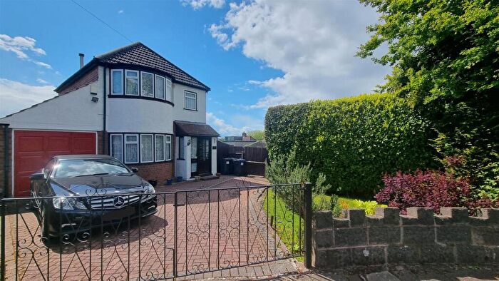 3 Bedroom Detached House For Sale In Camford Grove, Kings Heath, Birmingham, B14