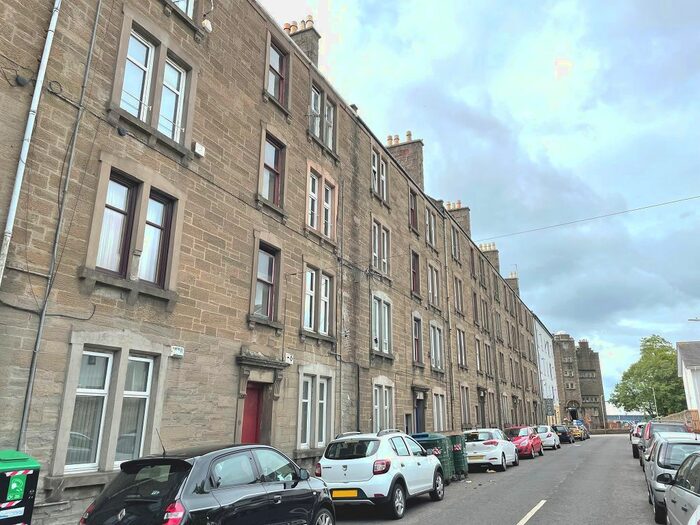 1 Bedroom Flat To Rent In Molison Street, Dundee, DD4