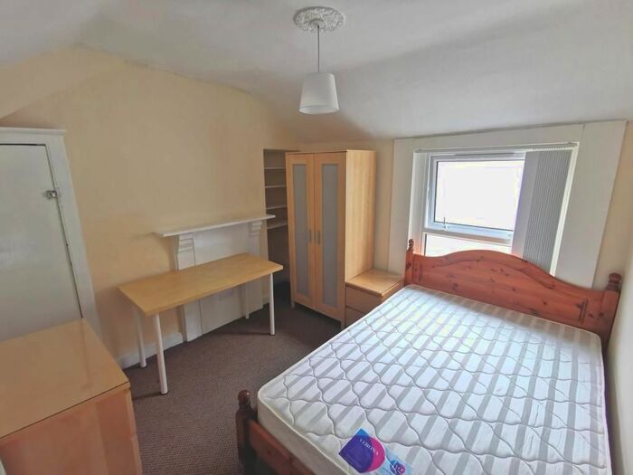5 Bedroom Barn Conversion To Rent In Malvern Terrace, Brynmill, Swansea, SA2