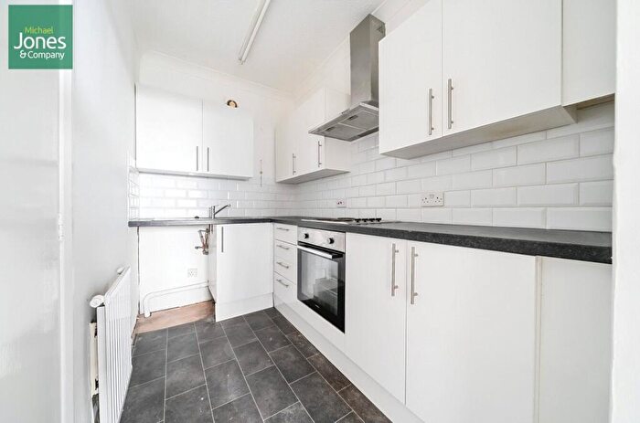 1 Bedroom Flat To Rent In Crescent Road, Worthing, West Sussex, BN11