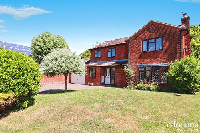 4 Bedroom Detached House For Sale In Yonder Way, Wanborough, SN4