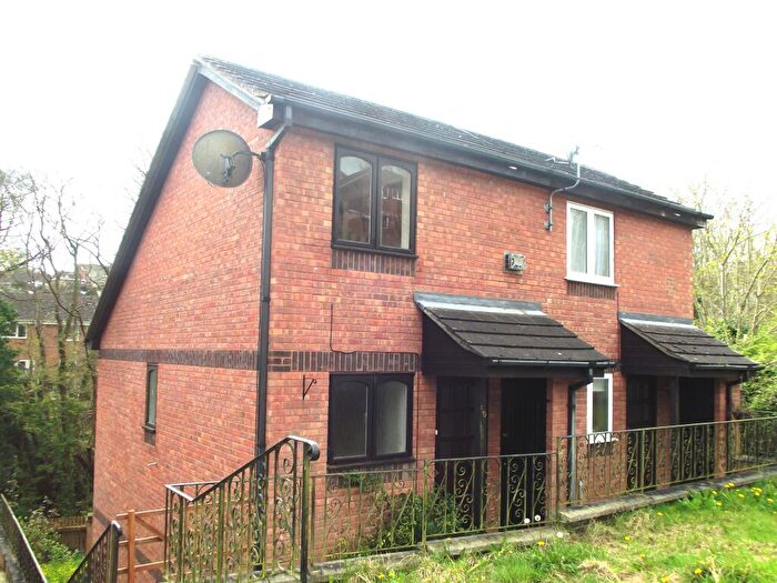 3 Bedroom House To Rent In Linnet Close, Pennsylvania, EX4