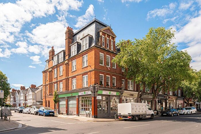 3 Bedroom Flat To Rent In High Street, Teddington, TW11