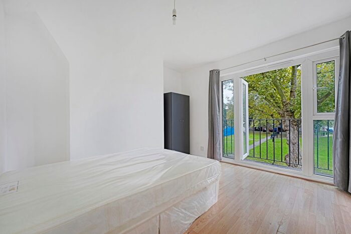 3 Bedroom Flat To Rent In Queensbridge Court, Queensbridge Road, E2