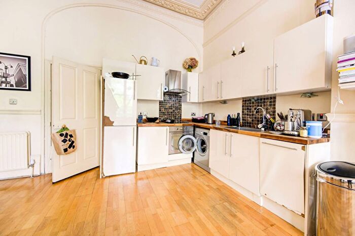 2 Bedroom Flat To Rent In Cornwall Gardens, South Kensington, London, SW7