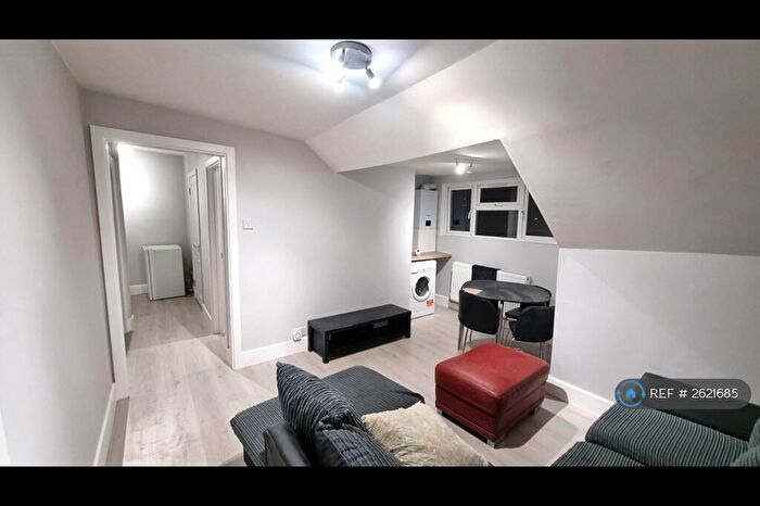 2 Bedroom Flat To Rent In Station Road, London, SE25