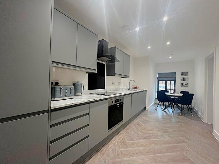 2 Bedroom Flat For Sale In Governors Walk, Portsmouth, Hampshire, PO3