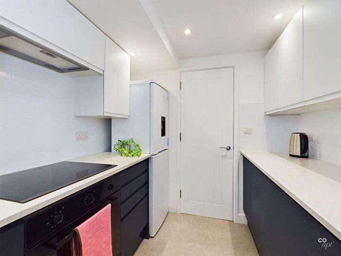 2 Bedroom End Of Terrace House To Rent In Viaduct Road, Brighton, BN1