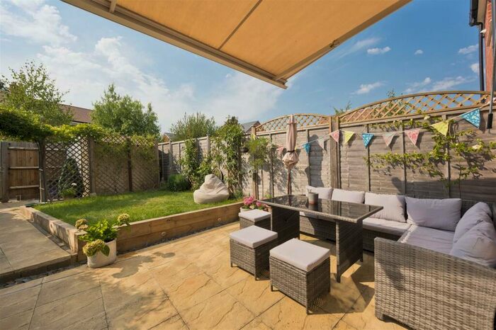 2 Bedroom Terraced House For Sale In Otter Walk, Petersfield, Hampshire, GU32