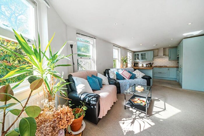 3 Bedroom Flat For Sale In Orville Road, Battersea, London, SW11