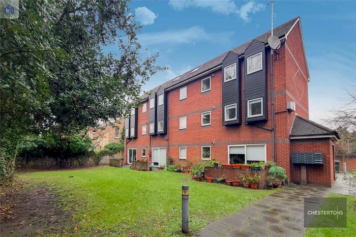 1 Bedroom Flat To Rent In Chiswick Plaza, - Sutton Court Road, London, W4