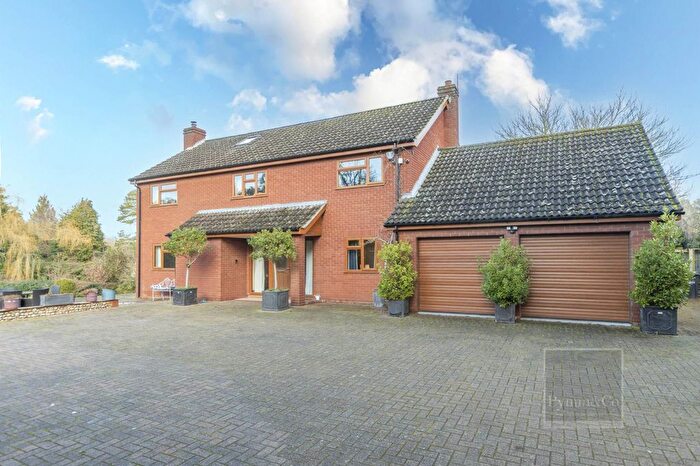 6 Bedroom Detached House For Sale In Fakenham Road, East Bilney, NR20