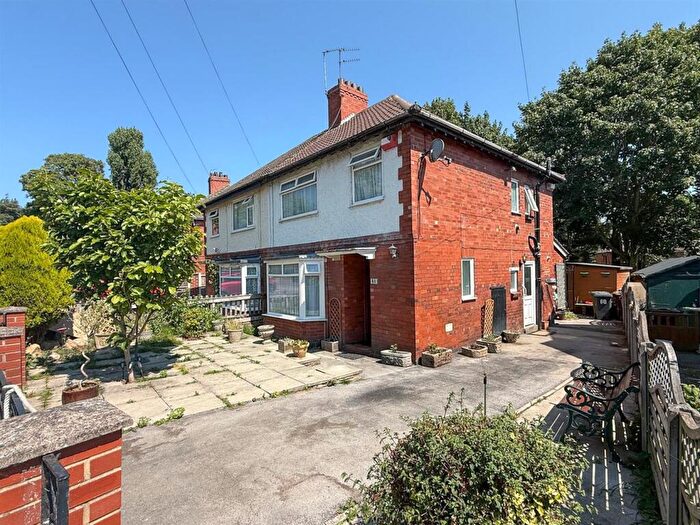 3 Bedroom Semi Detached House For Sale In Parkland Drive, Meanwood, Leeds, West Yorkshire., LS6