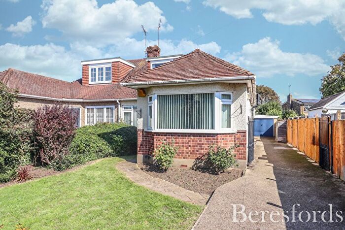4 Bedroom Bungalow For Sale In Chignal Road, Chelmsford, CM1