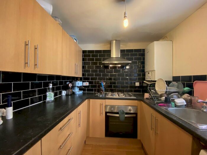 5 Bedroom Semi Detached House To Rent In Kitchener Road, SO17