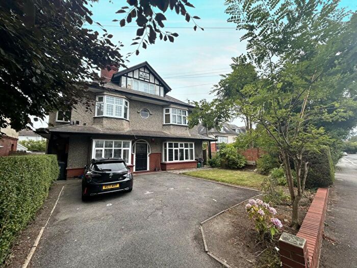 2 Bedroom Flat To Rent In Charminster, Bournemouth, BH8